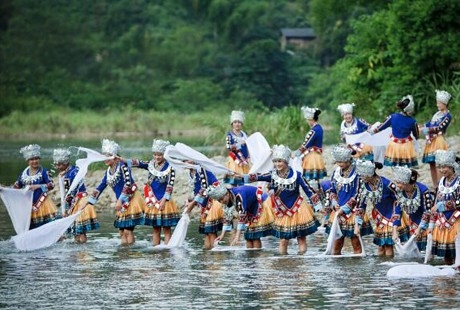【纯净贵州】黄果树+小七孔+西江苗寨 双高5日游1晚西江客栈